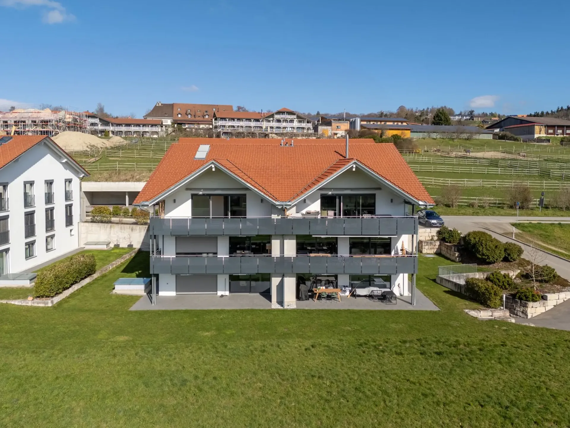 Dachgeschoss 5.5 Zimmer mit großer Terrasse und Abstellraum – 198 m² Wohnfläche