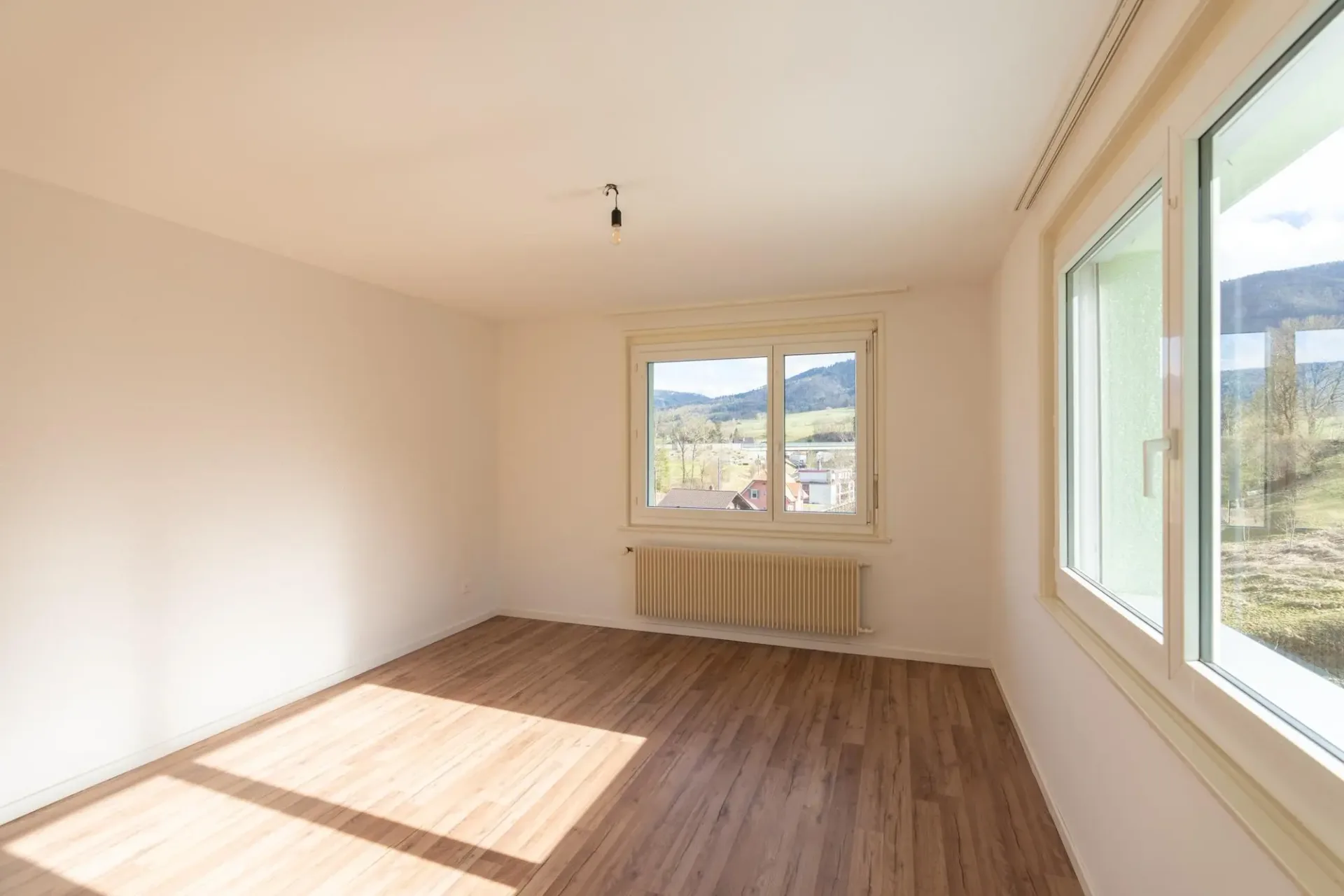 Renoviert und helles 2.5-Zimmer-Wohnung mit Balkon