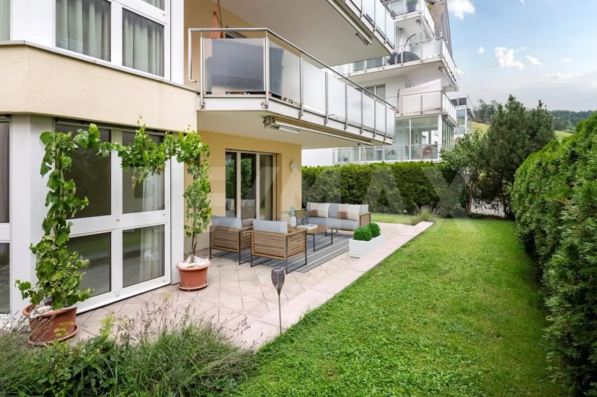 Grosszügige 4.5-Zimmer Gartenwohnung an ruhiger Lage in Einsiedeln zu kaufen!