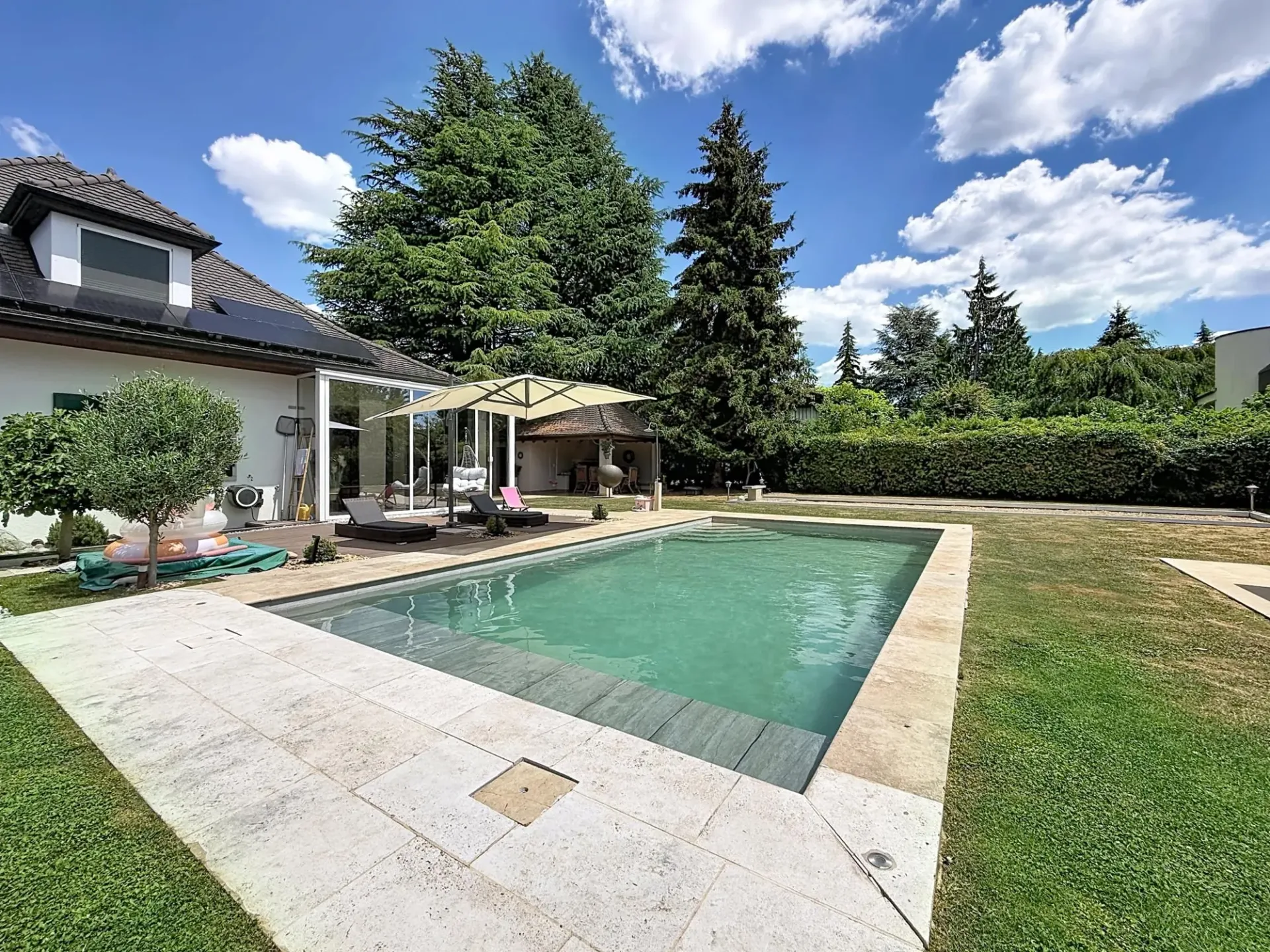 Große Villa mit Pool