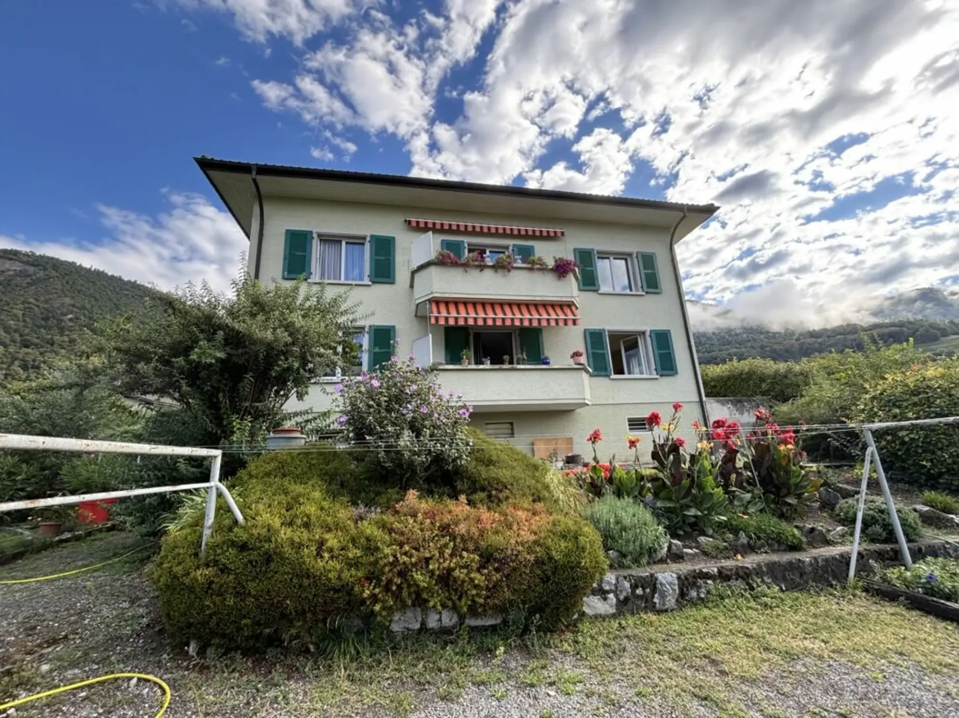 Building and constructible plot in Ollon