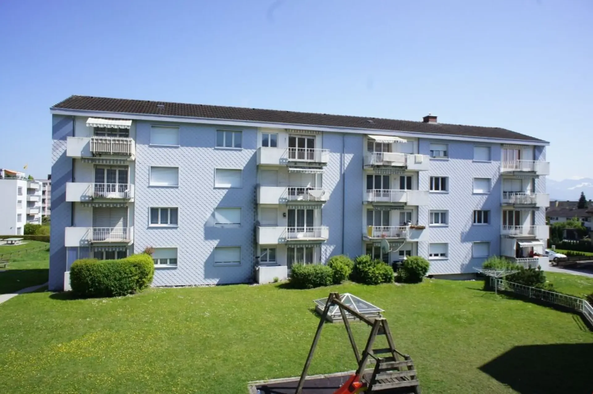 Grosszügiger Grundriss und Balkon mit wunderschöner Aussicht zur Erholung!