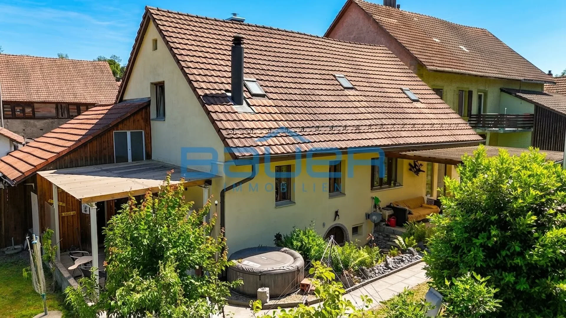 Grosszügiges Familienparadies mit unverbaubarer Rheinlage