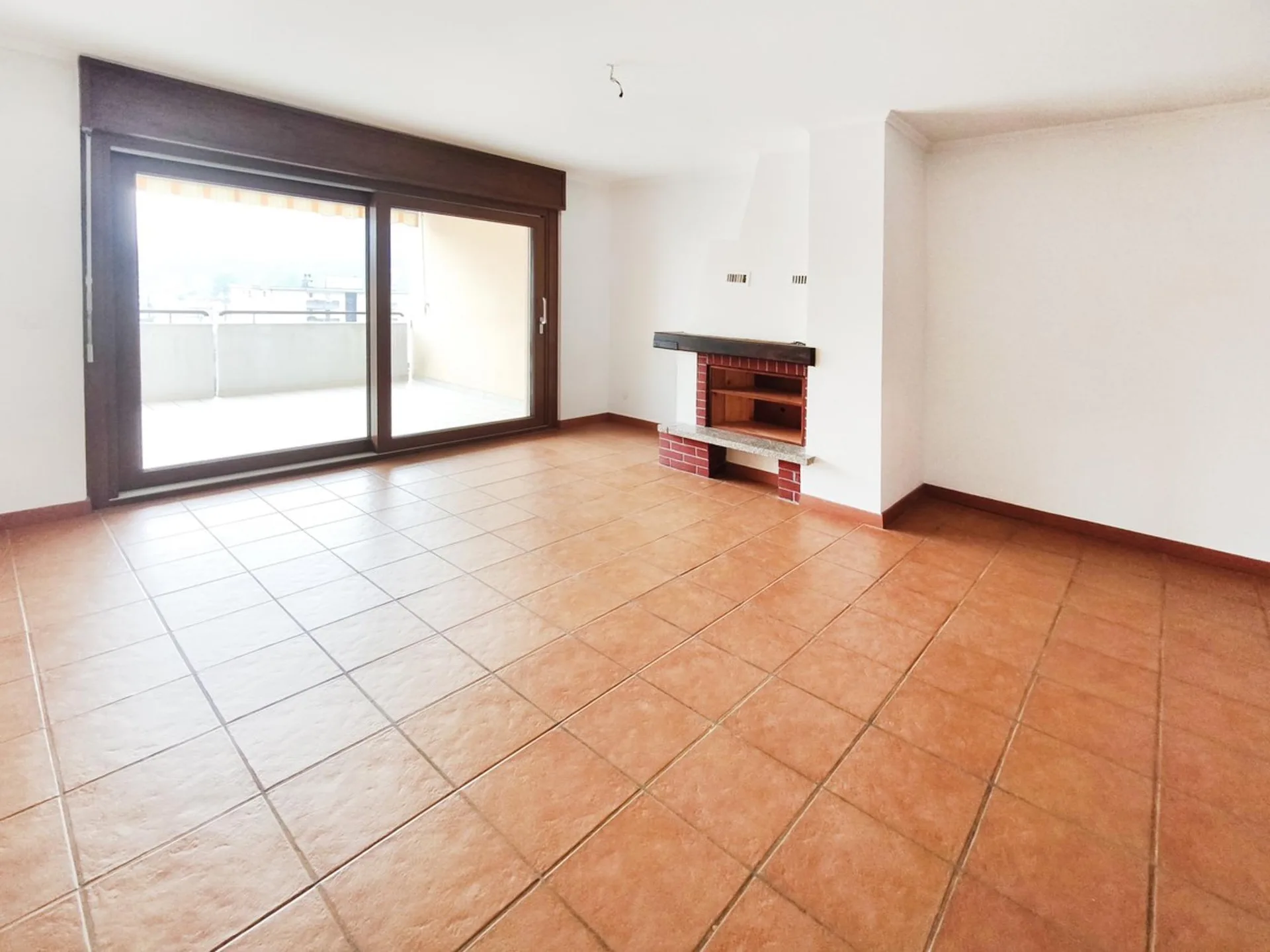 Letztes Stockwerk 4,5 renoviert mit Terrassen und Blick auf den See