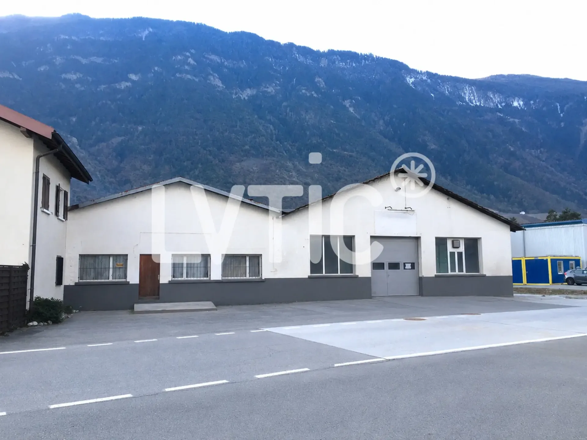 Edificio artigianale su un lotto di 1805 m2 in affitto a Martigny