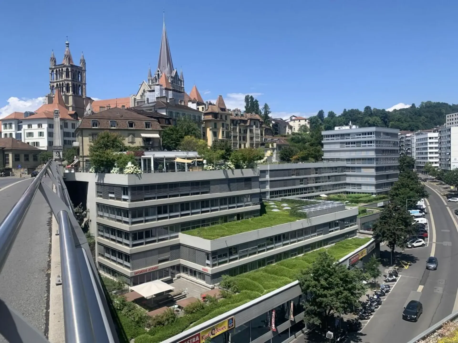 Büroflächen von 450 bis 1400 m2 zur Miete in Pont Bessières / Caroline / Rue Centrale
