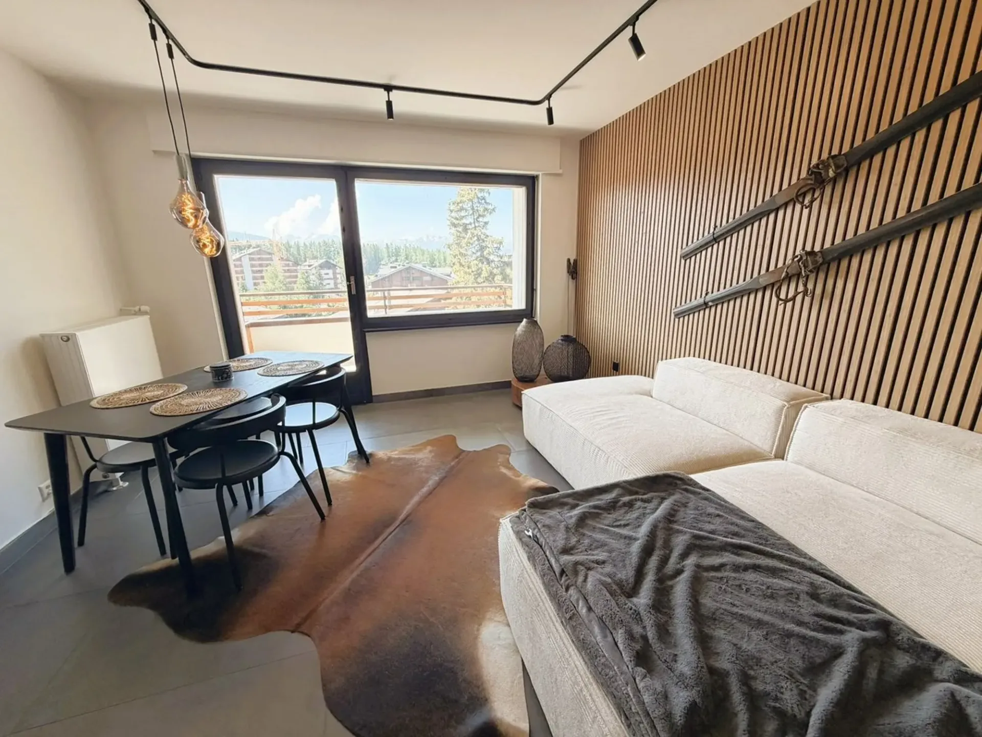 Prächtige 3.5-Zimmer-Wohnung komplett renoviert - Geräumig & Hell - Ruhige Lage - Gut gelegen - Schöne Aussicht