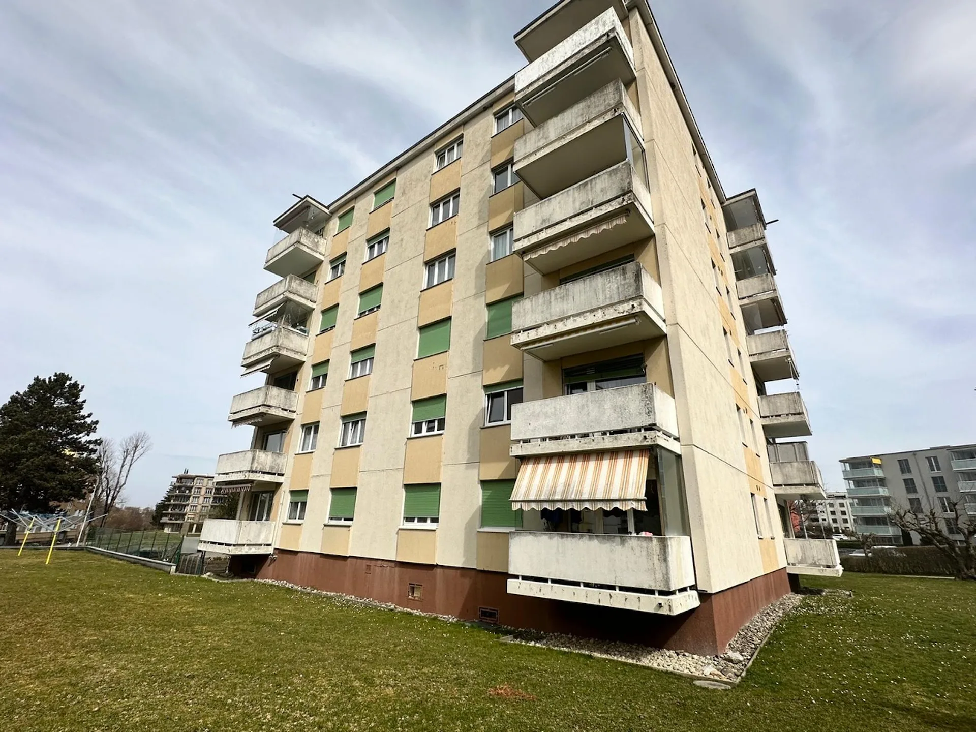 Marly 3,5 Zimmer + 1 Parkplatz Tiefgarage + 1 Außenparkplatz