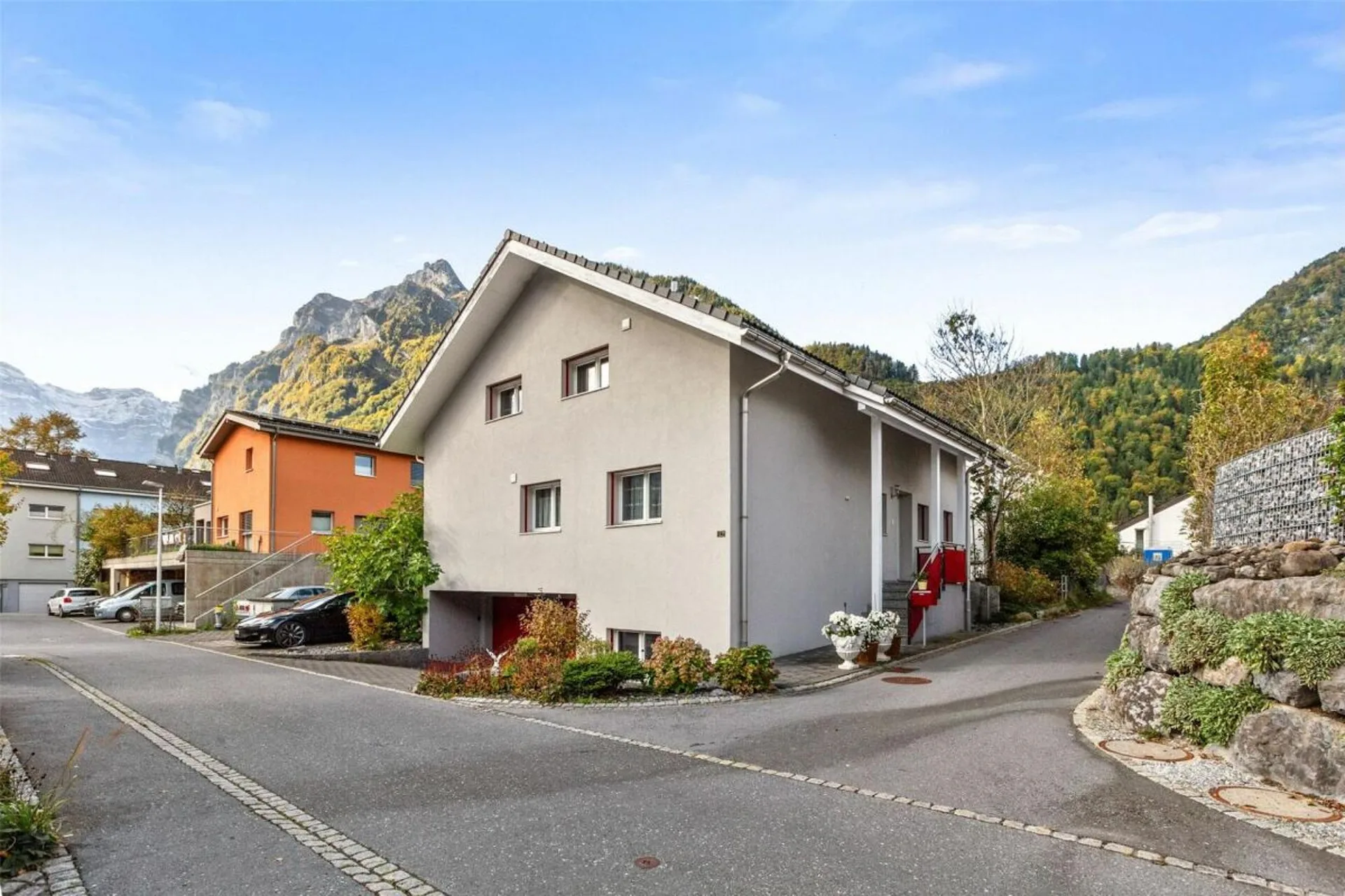 Freistehendes, modernes Einfamilienhaus an zentraler Lage in Näfels GL