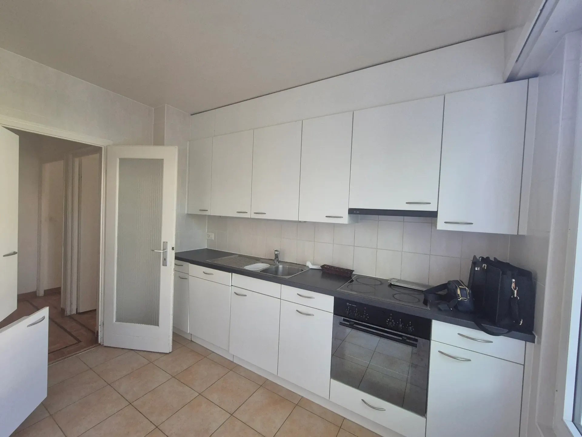 Über 6,5 Zimmer umfassende Durchgangswohnung, 1. Stock, ca. 152 m2