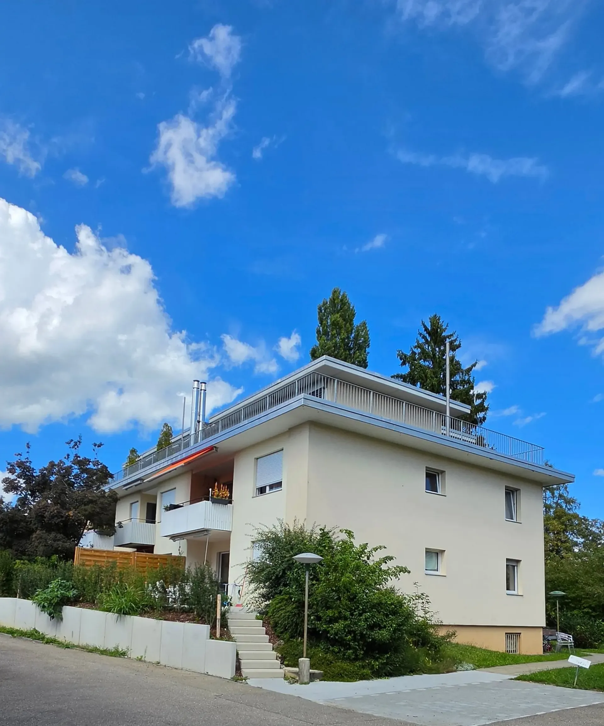 2.0 Zimmer-Wohnung im 1. OG mitte mit Balkon