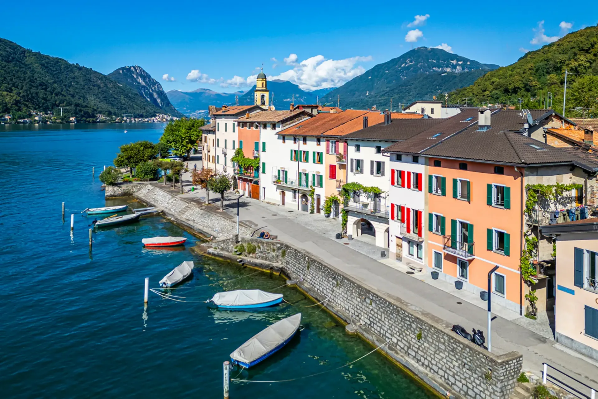 Affascinante casa ticinese fronte lago