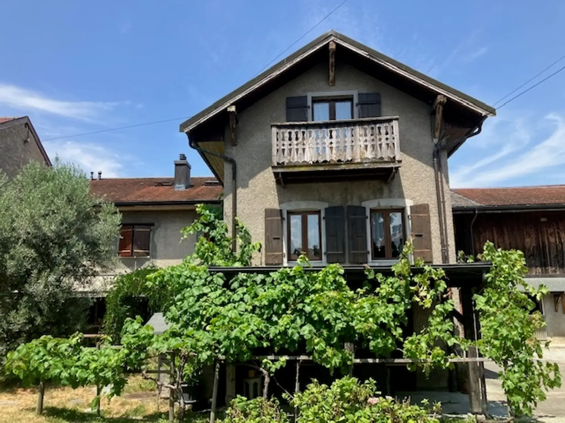 Immobilienkomplex mit Potenzial für die Schaffung von Wohnungen in Chessel