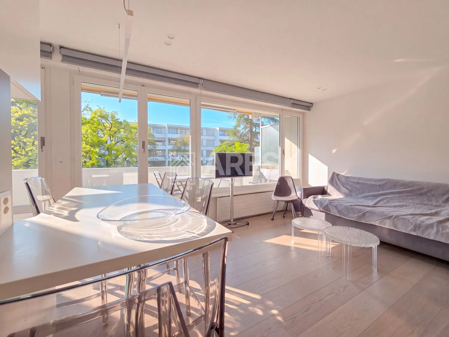 Studio moderne avec piscine intérieure à Florissant