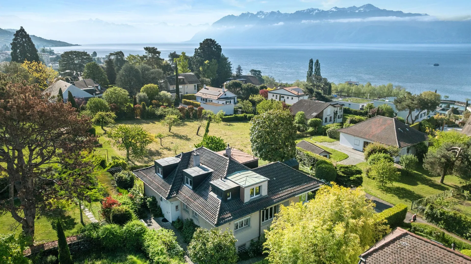 Außergewöhnliche Adresse für dieses individuelle Haus im Zentrum von Pully