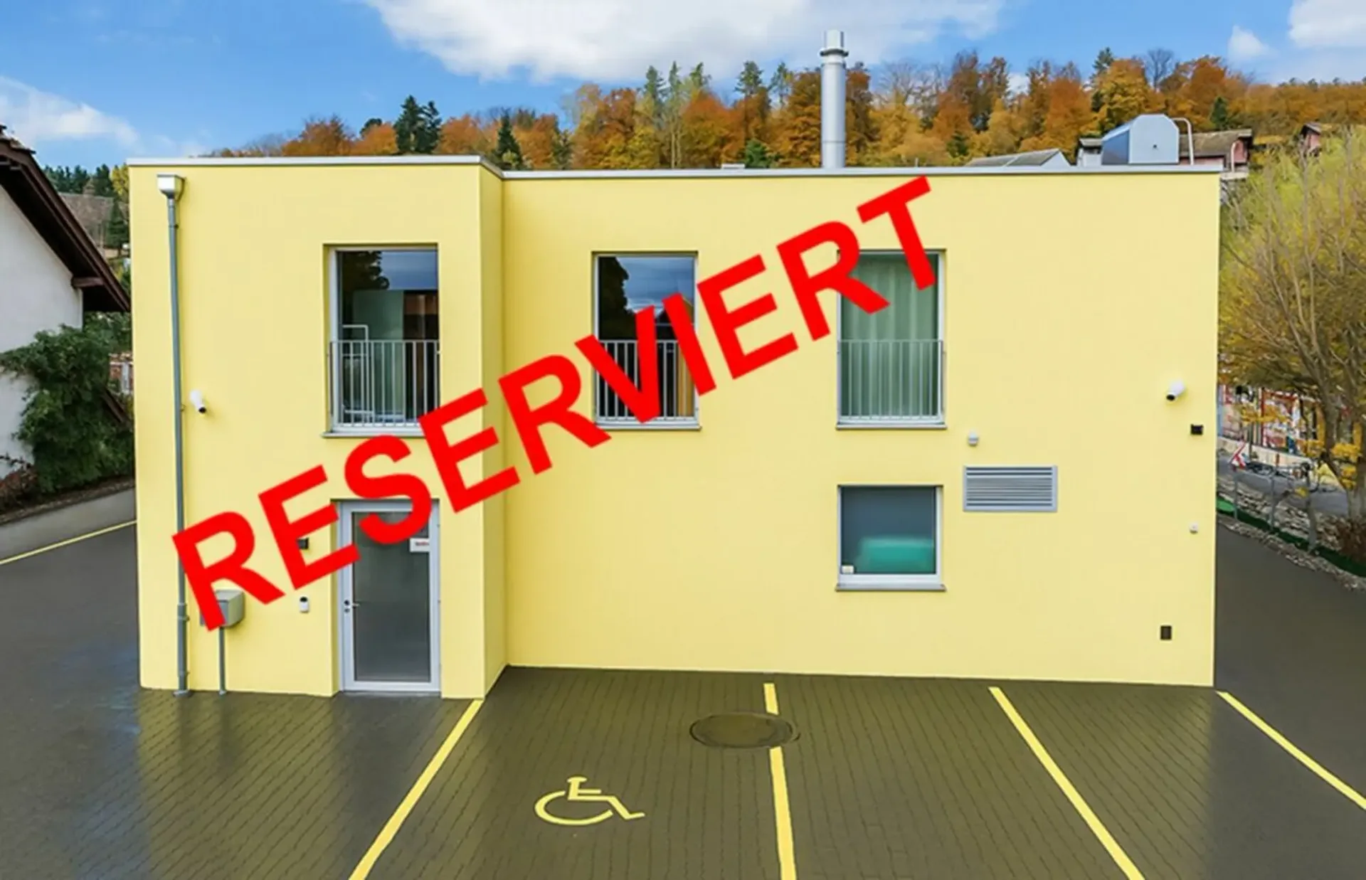 Gewerbehaus in Holziken