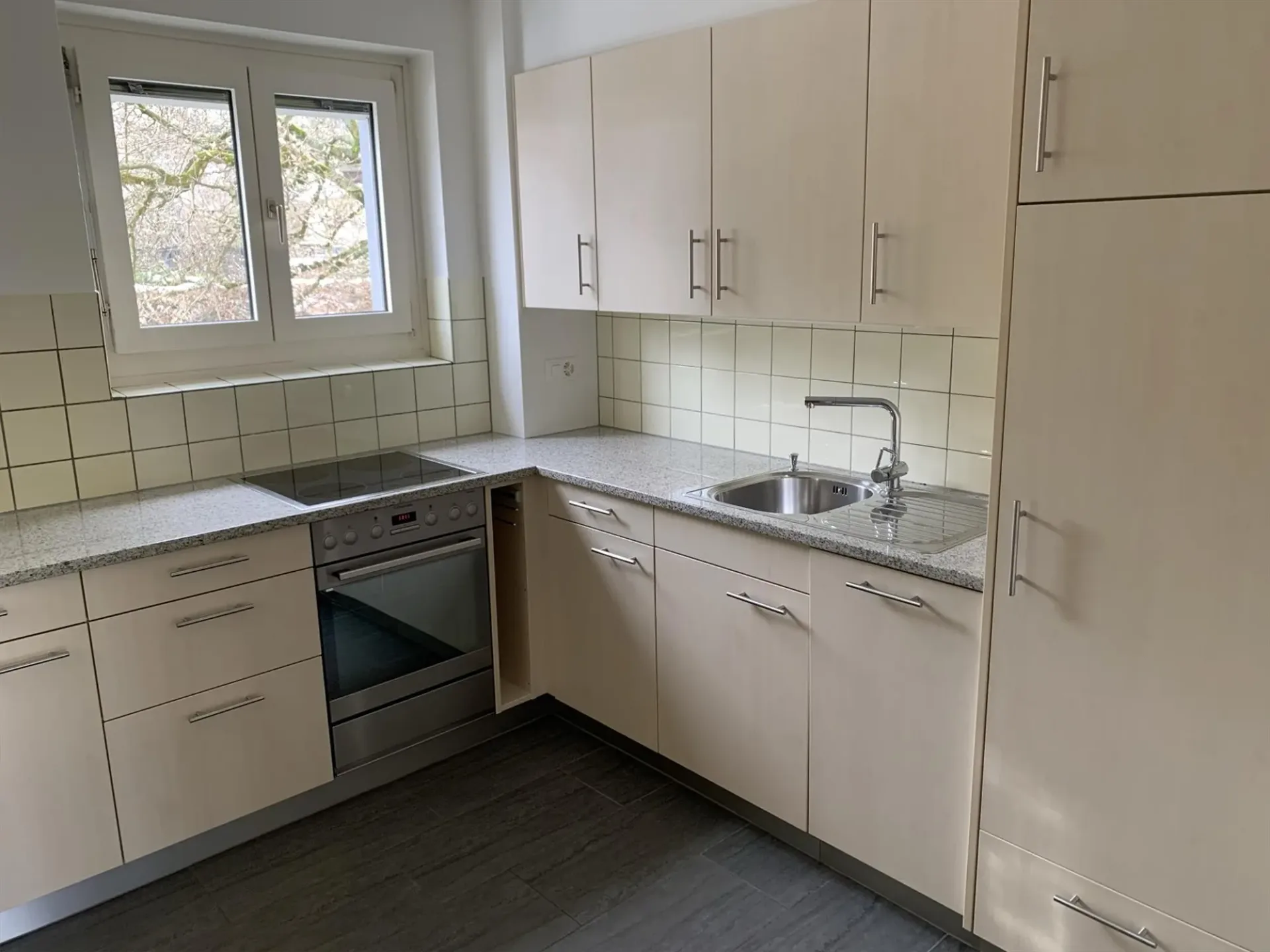 Helle 3.5 Zimmer Wohnung mit schönem Balkon
