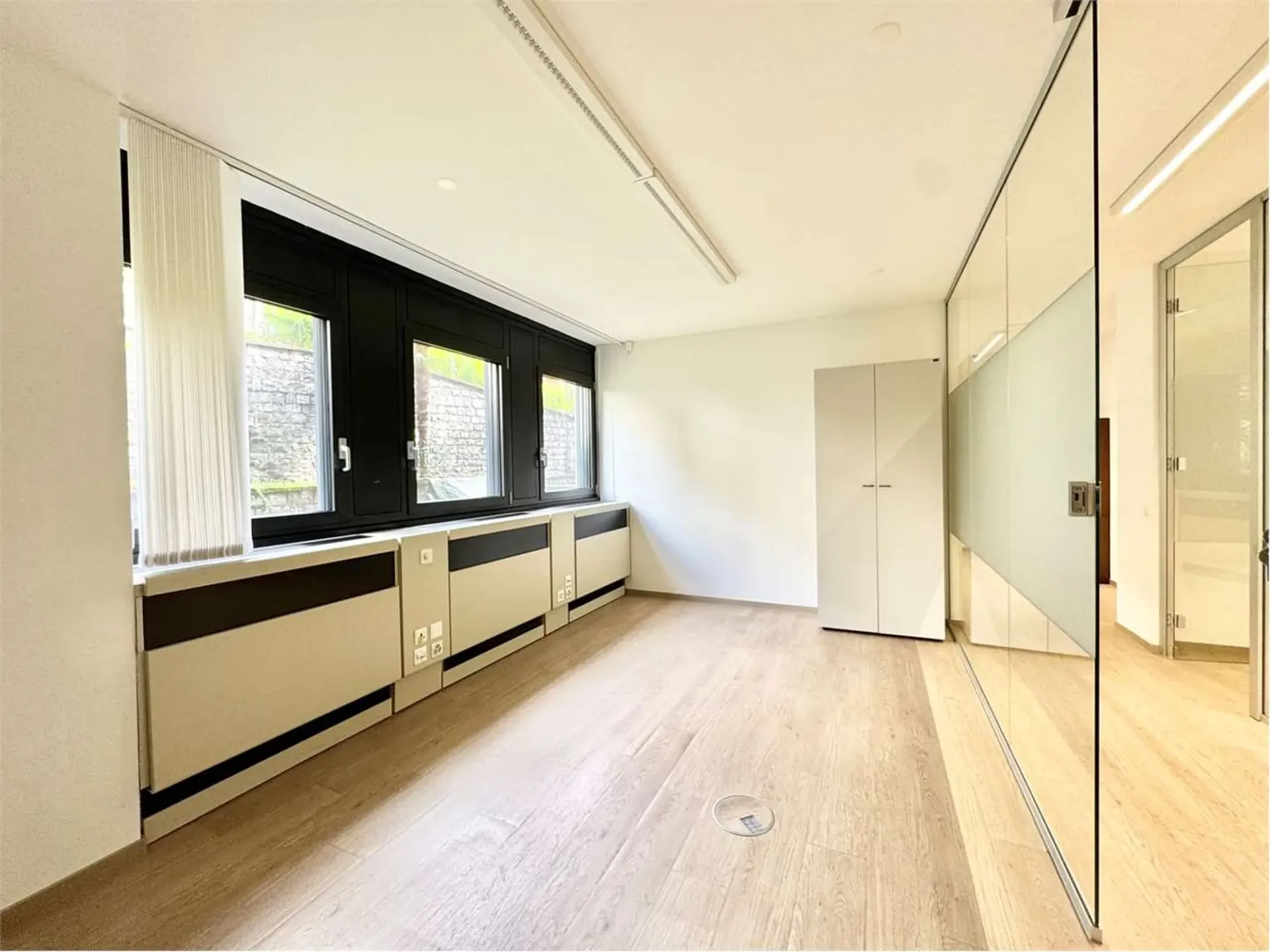 Büro in Lugano, 100 Meter zu Fuß vom Stadtzentrum