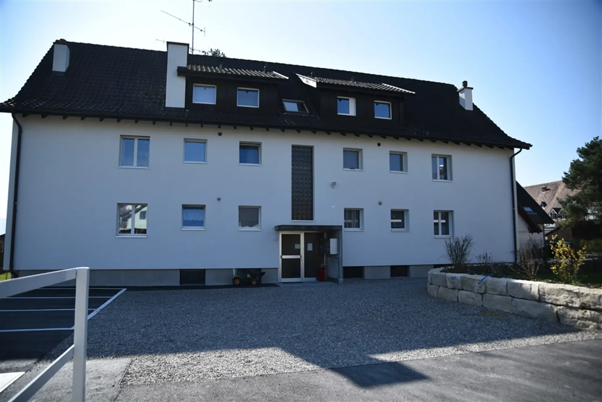 Dachwohnung an ruhiger Lage im Dorfzentrum