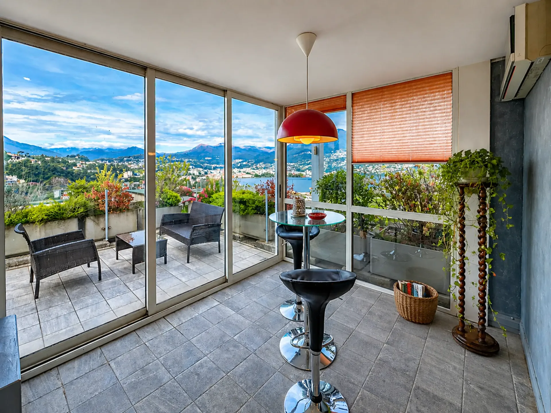 Dachwohnung mit Seeblick in Paradiso, auch als Zweitwohnsitz
