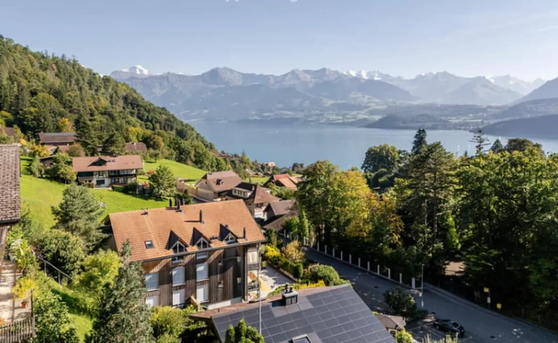 Wohnen, wo andere Ferien machen – 4.5-Zimmer-Wohnung mit See- & Alpenblick