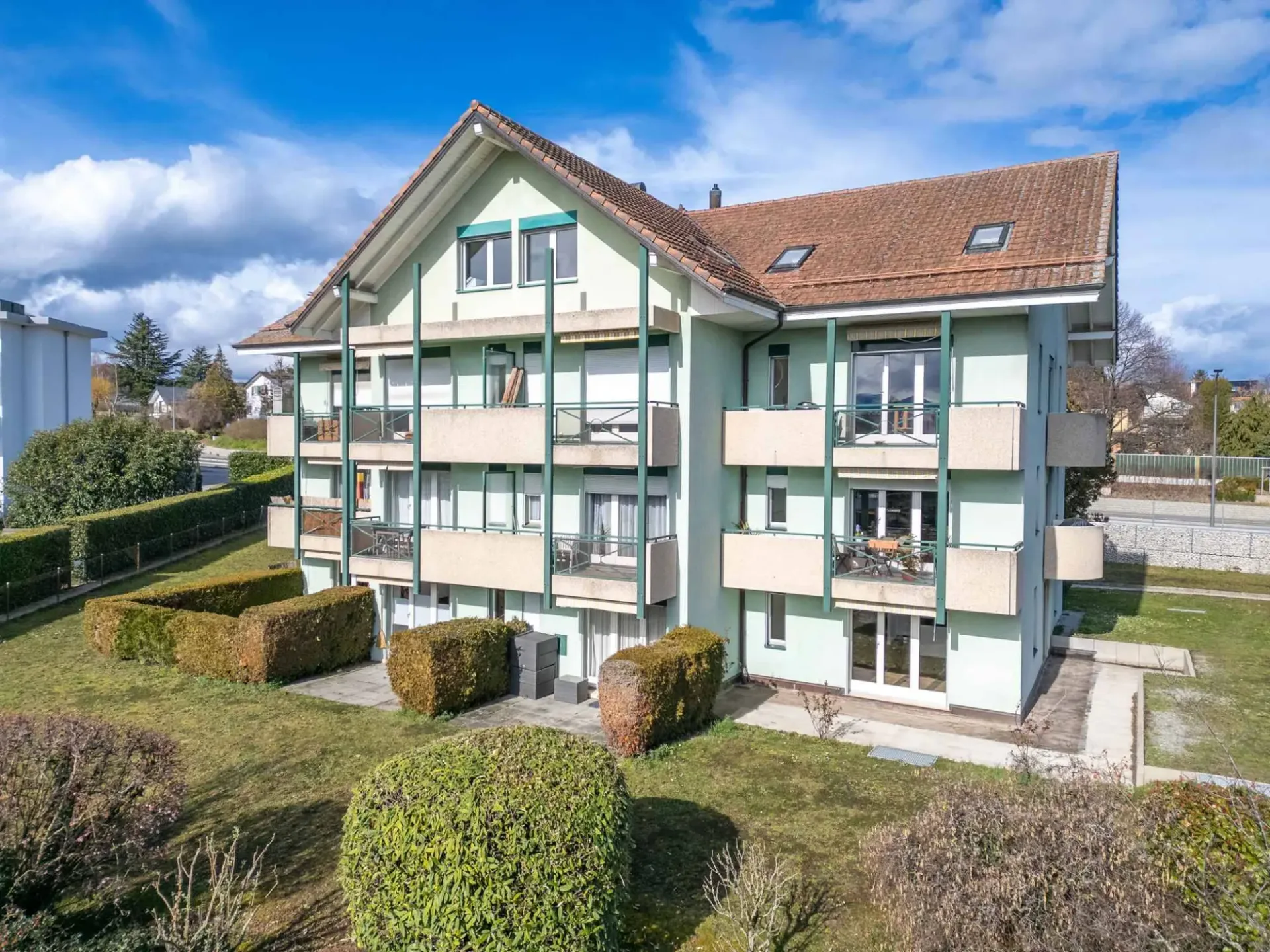 Büros in Saint-Sulpice zur Miete mit Seeblick