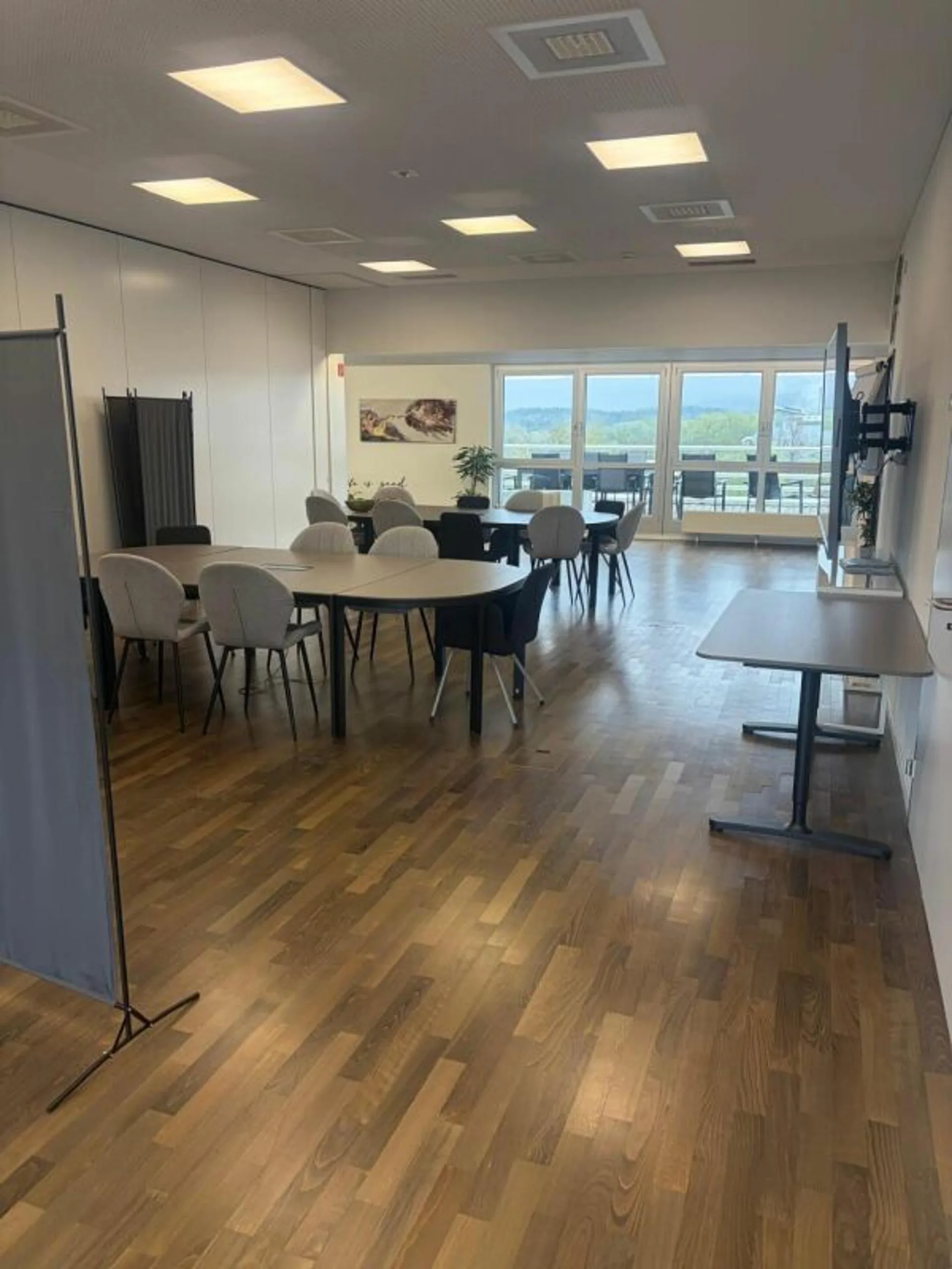 Spazio ufficio rappresentativo con ampia terrazza sul tetto