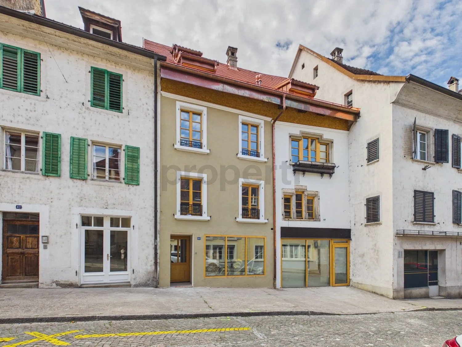 Immeuble mixte au c?ur de la vieille ville de Porrentruy :  rénovation complète en cours, livraison clé en main