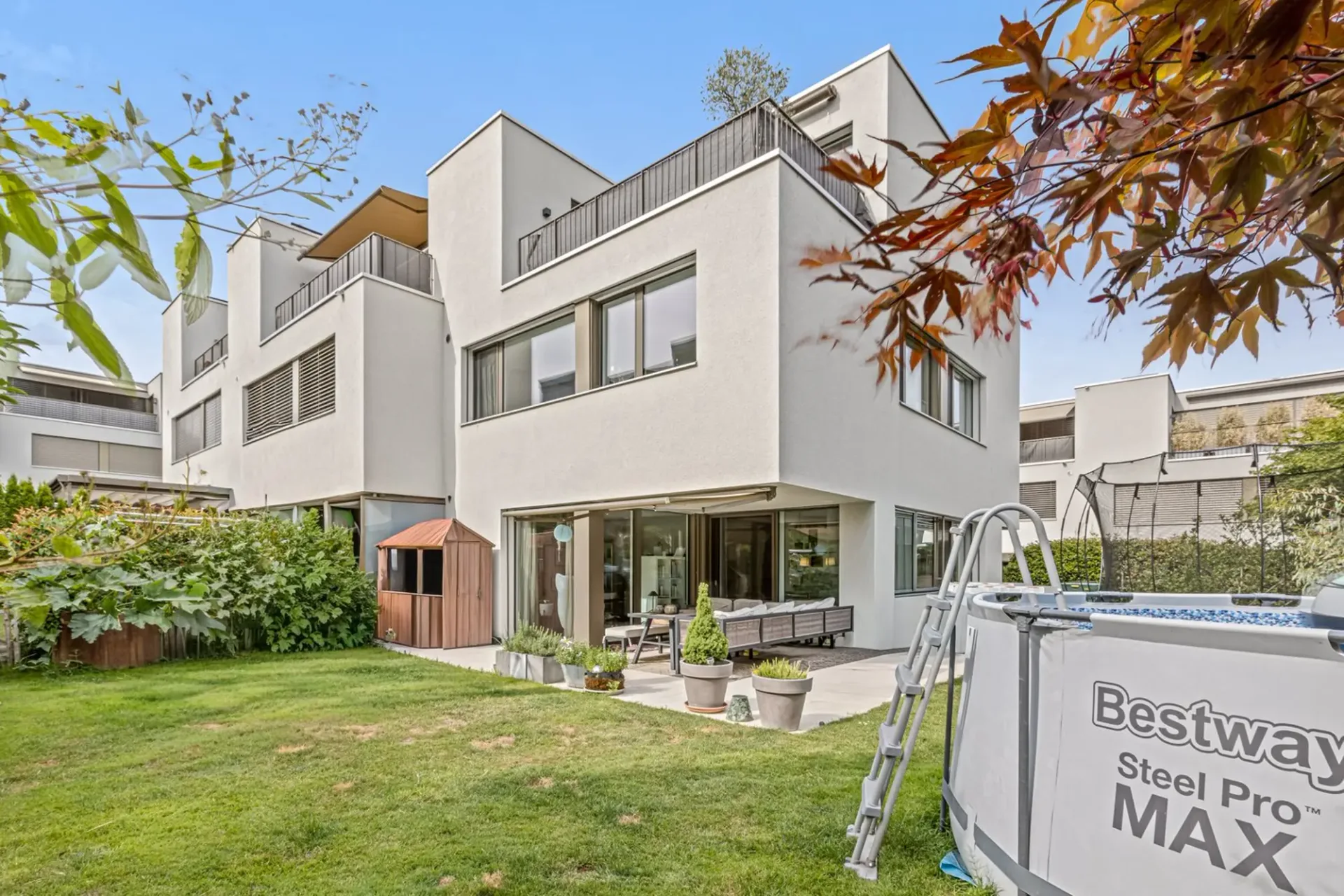 Maison mitoyenne moderne avec jardin spacieux