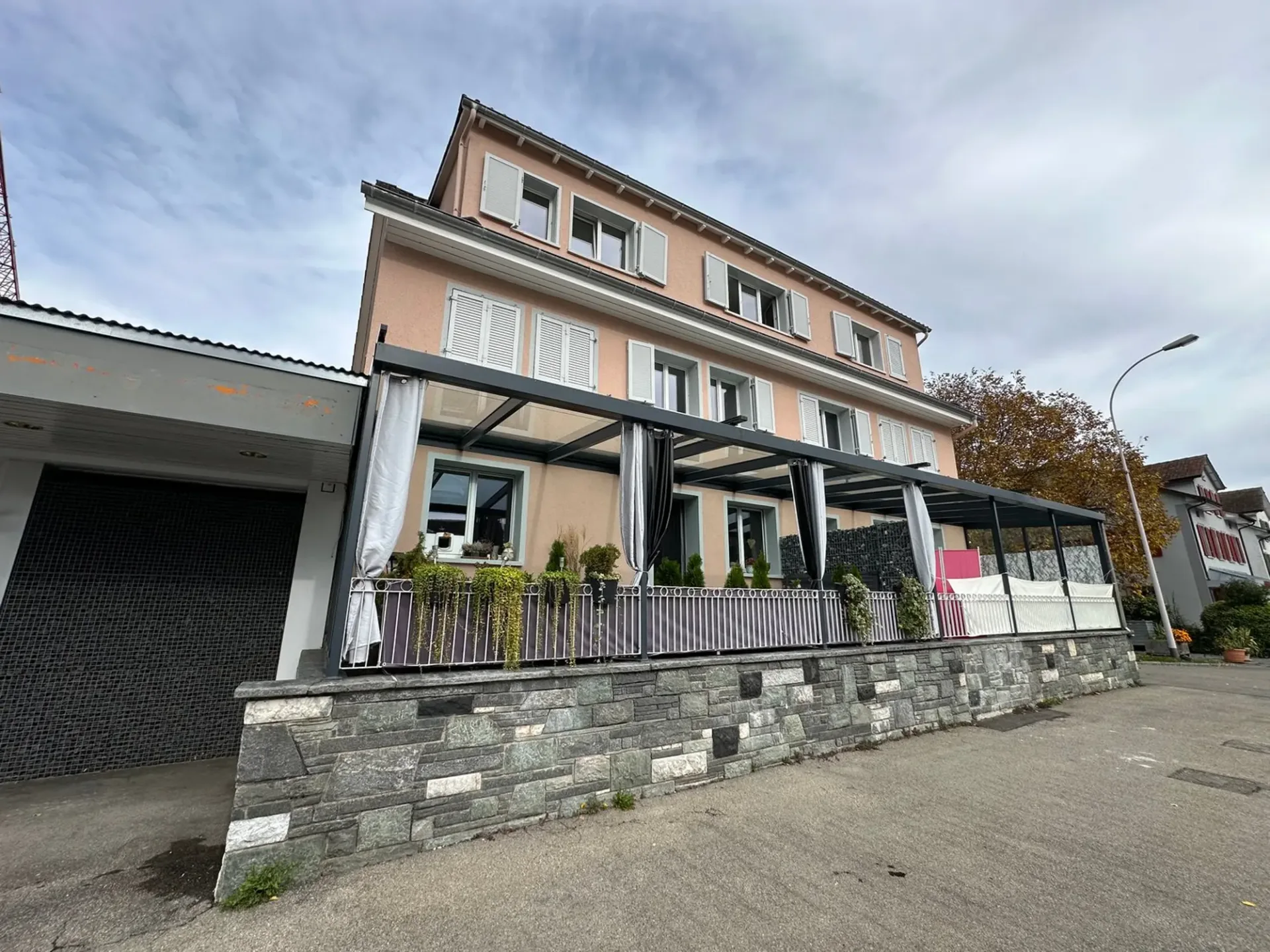 helle, moderne 2.5-Zimmer-Wohnung an zentraler Lage
