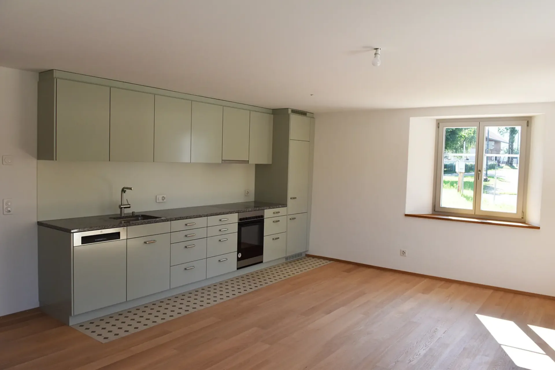 Neuwertige 2.5 - Zimmer Erdgeschosswohnung in Rünenberg!