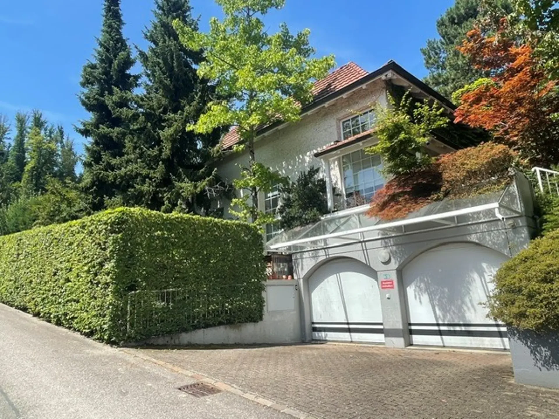 Wunderschönes Einfamilienhaus mit Pool in Pfeffingen