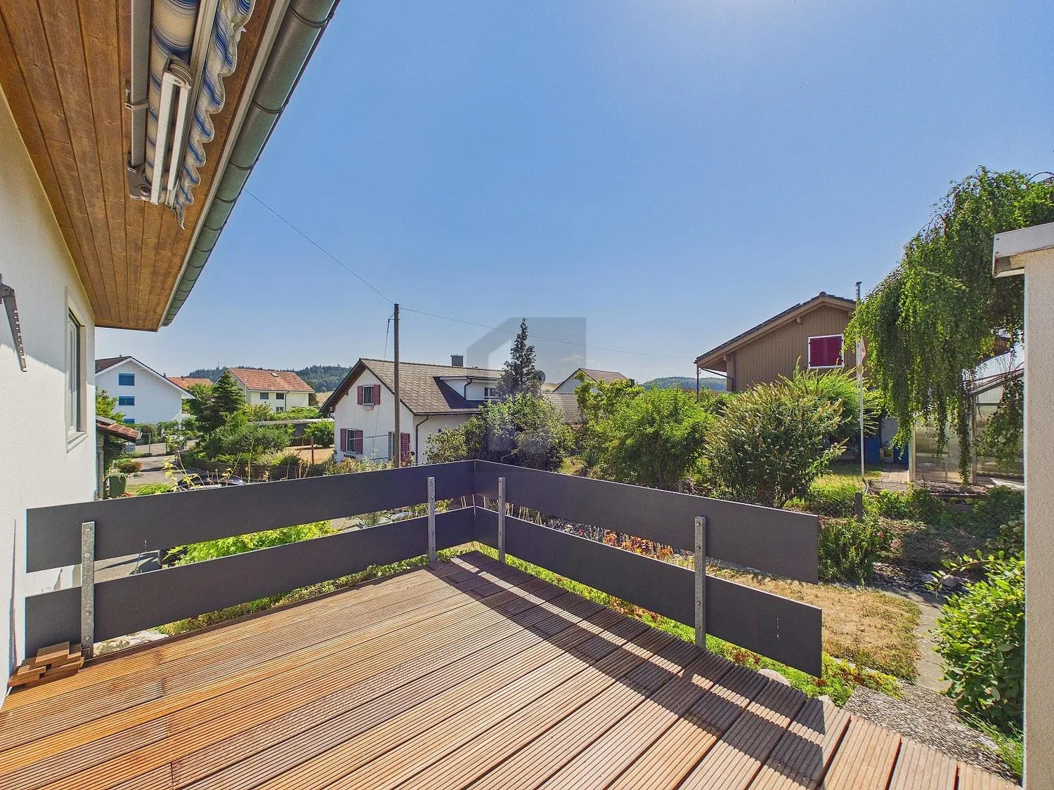 ENERGETISCH SANIERT MIT 1339 M² UMSCHWUNG