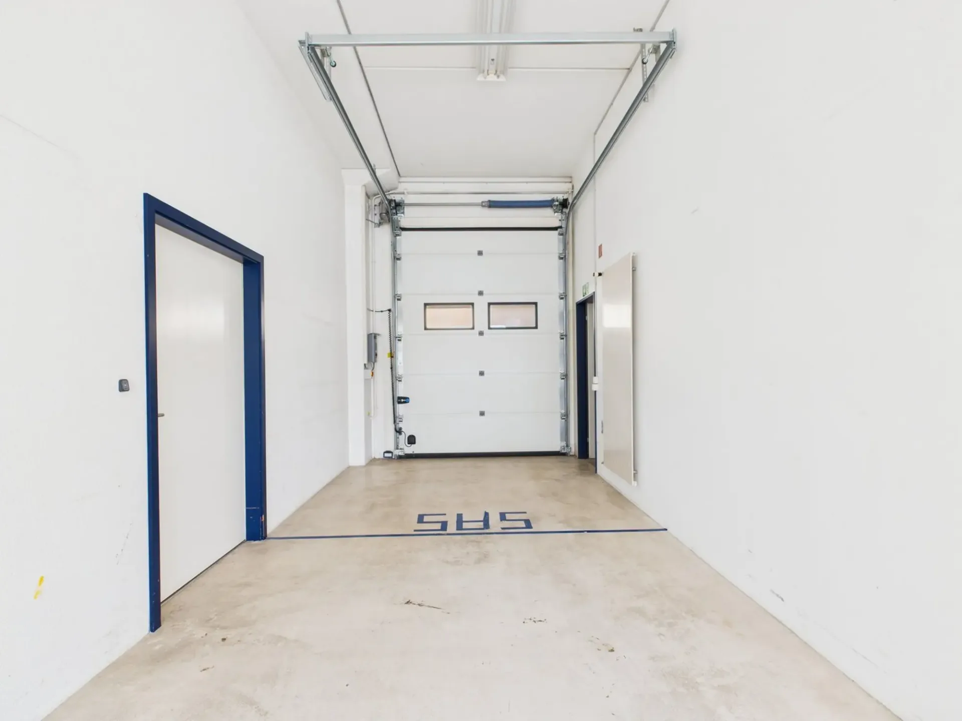 320m2 befahrbare Gewerbefläche im industriellen Design