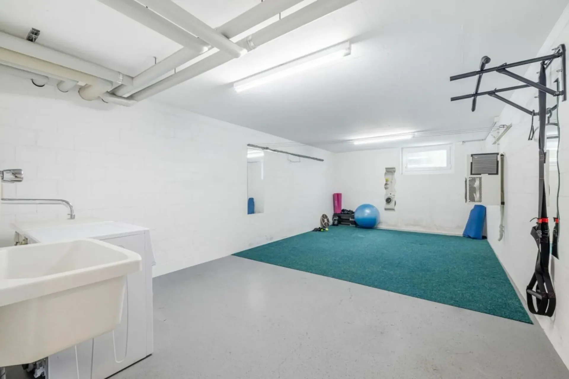 Diverse hobby rooms for sale in a lakeside location in Landschlacht