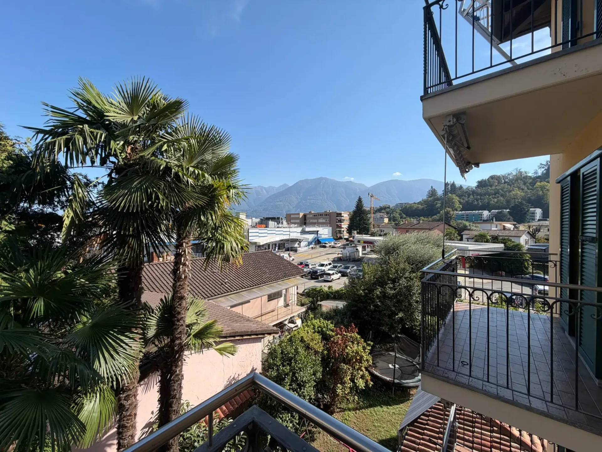 Helles 5.5-Zimmer-Apartment in Losone, Tessin