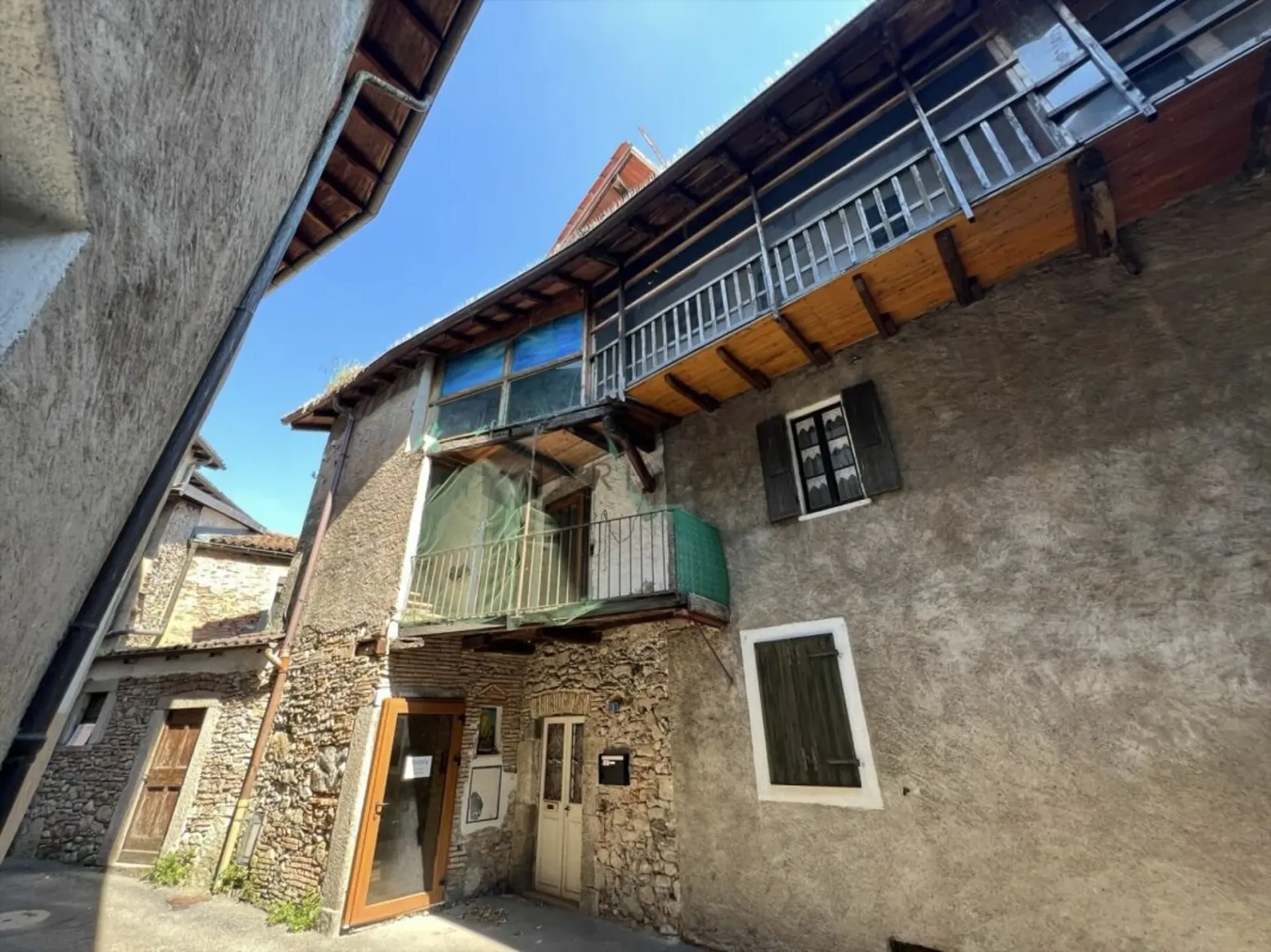 Historischer Charme sucht kreative Visionäre - Einfamilienhaus mit idyllischem Innenhof in Ligornetto