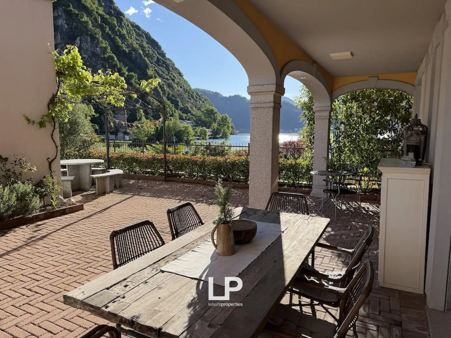 Appartement mit Bootsliegeplatz in Lavena Ponte Tresa