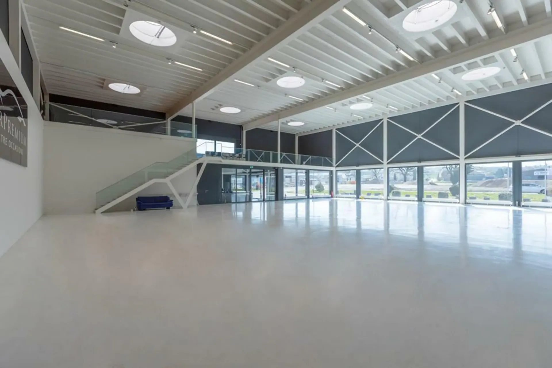 Avenches, zum Verkauf, Gewerbefläche und Lager von 964,5 m2