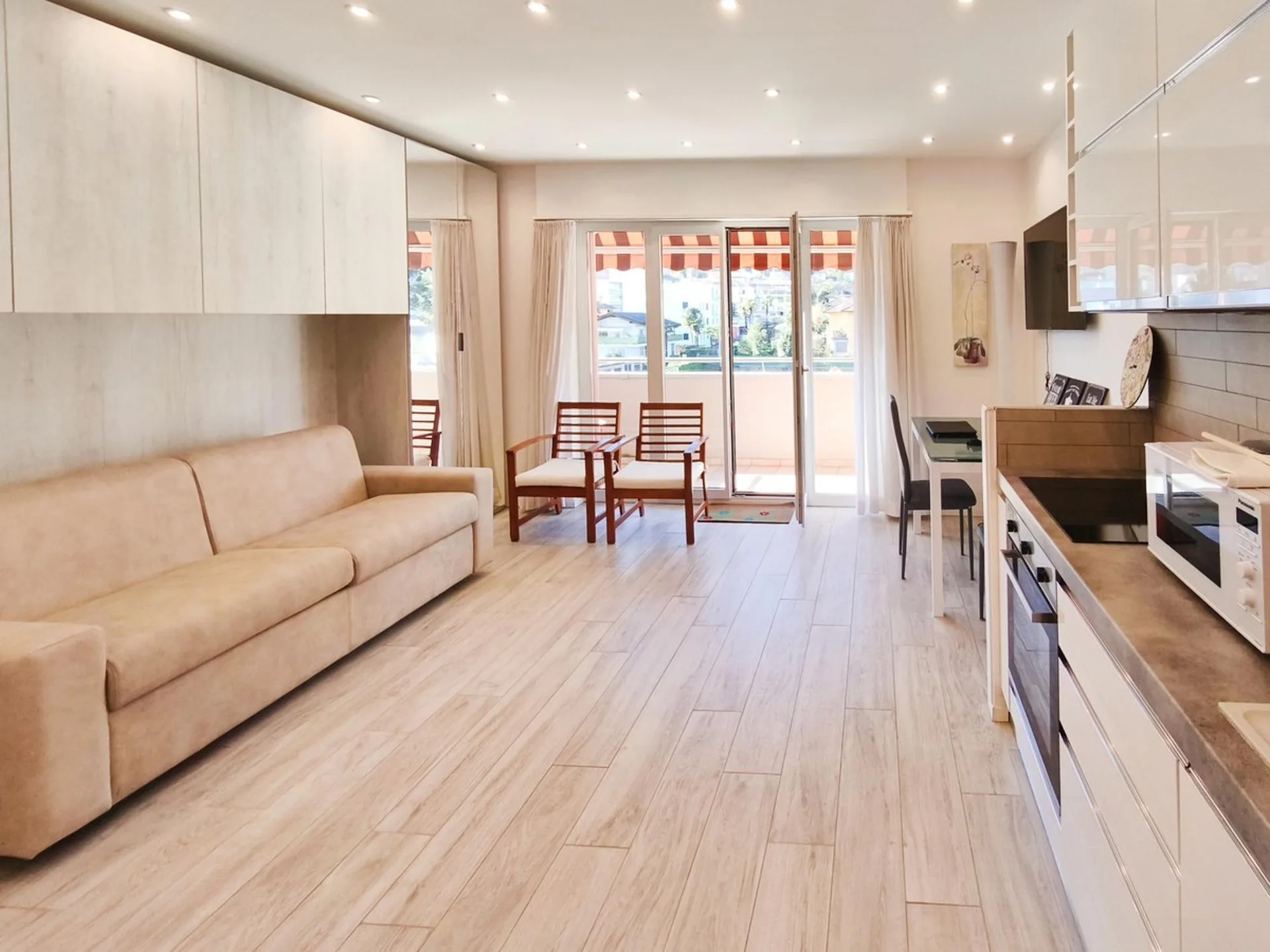 Raffiniertes 1,5-Zimmer-Wohnung mit Balkon und neuer Küche