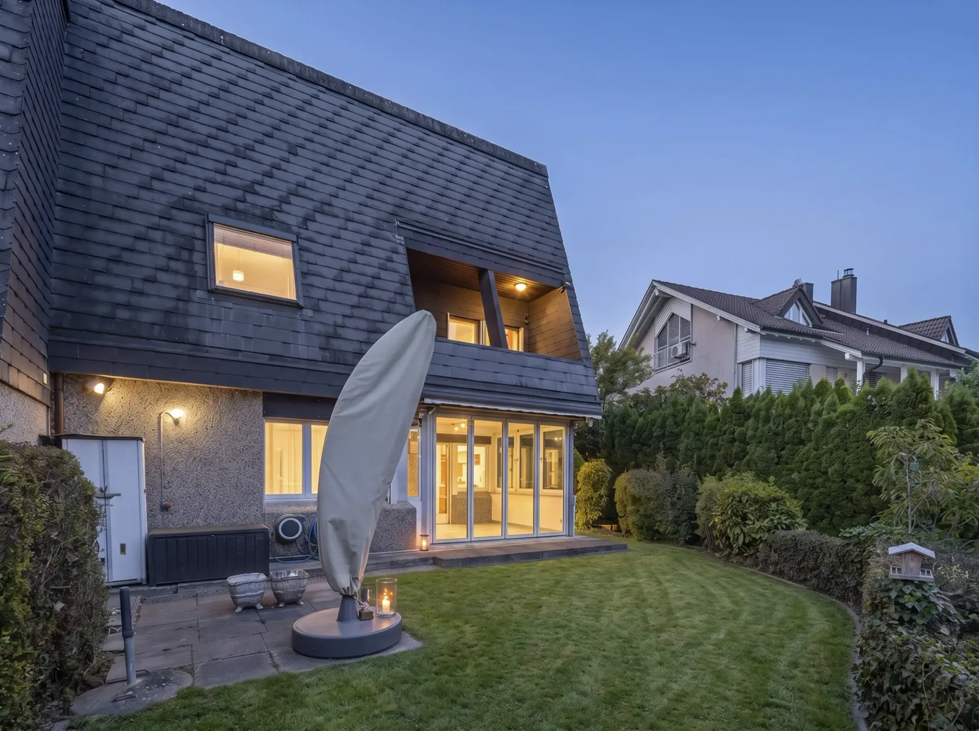Above primary school with a far-reaching view - family-friendly location