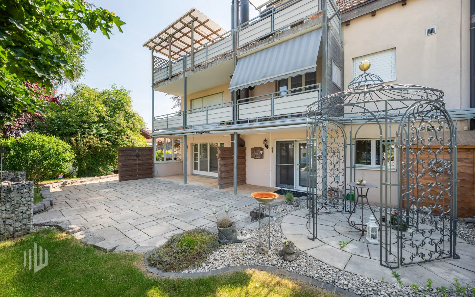 ImmoWyss -  Grosszügige 5,5-Zimmer Gartenwohnung an ruhiger Lage