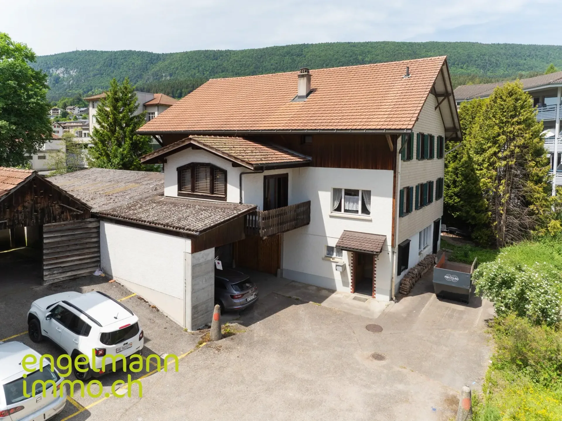 Wohnhaus mit Garagen + Werkstatt