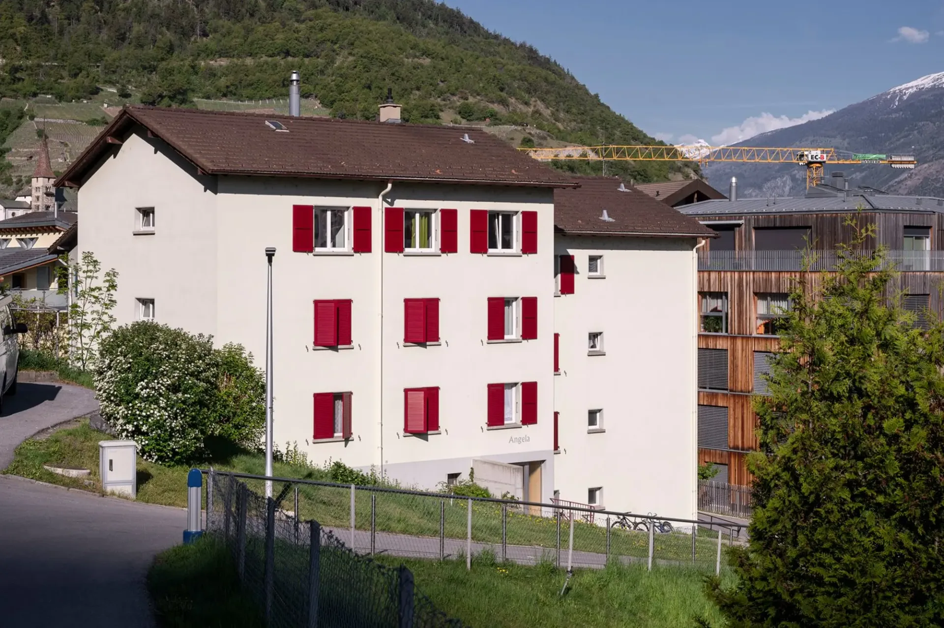 Camera in appartamento condiviso con balcone privato incl. mobili, elettricità e internet - nel cuore di Visp