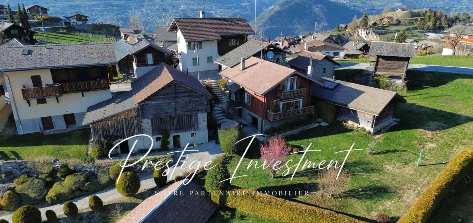 Charmanter Chalet mit 4,5 Zimmern und Nebengebäuden - Nax