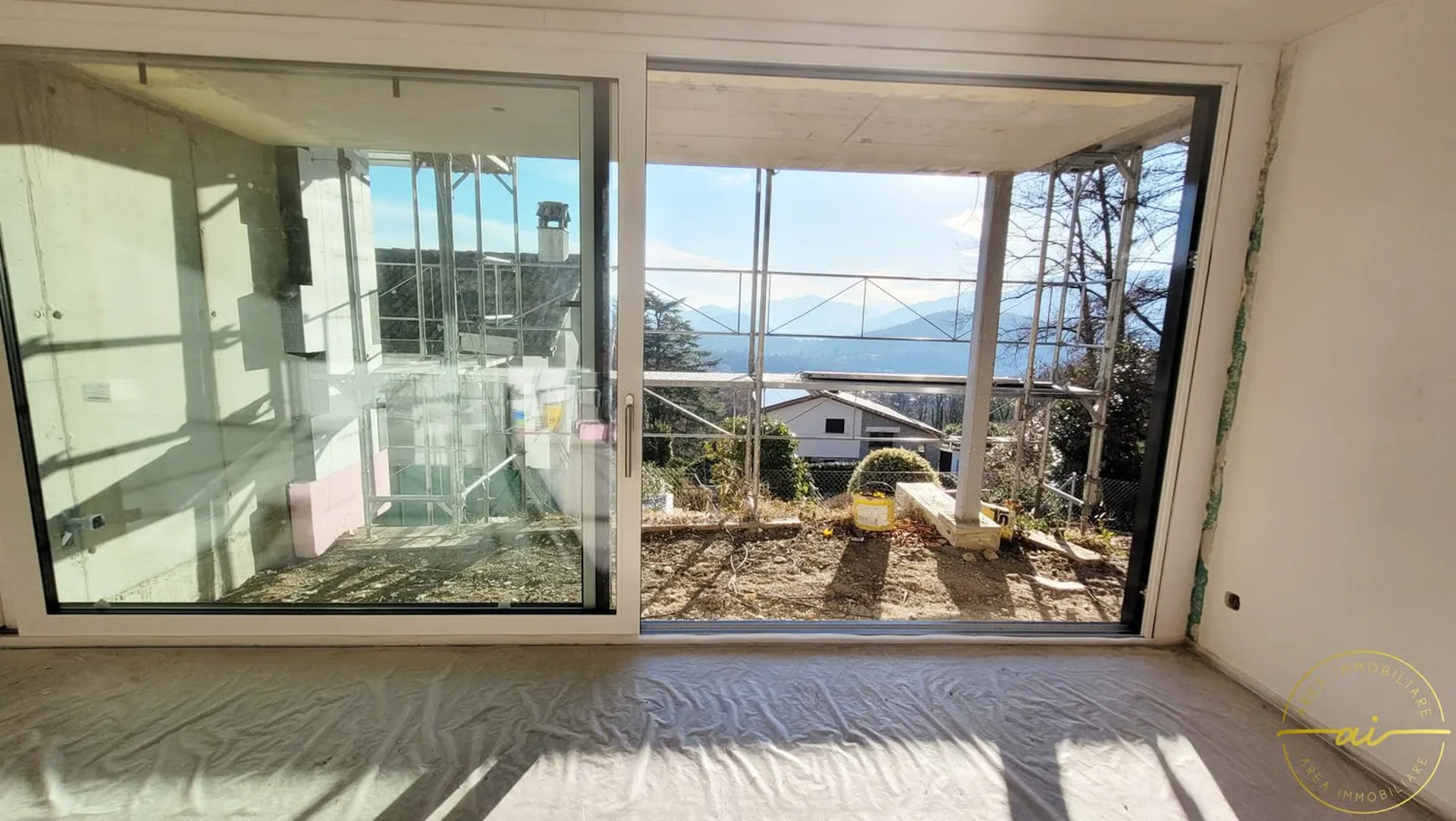 ESCLUSIVO E SPAZIOSO 4.5 LOCALI CON GIARDINO IN CAPRIASCA