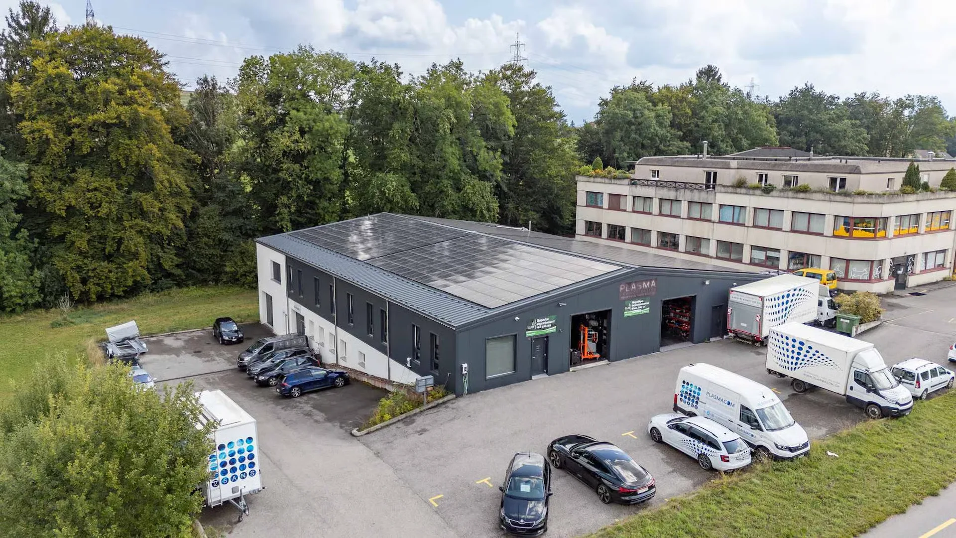 Werkstatt-Lager von 640 m² mit zur Verfügung stehenden Parkplätzen