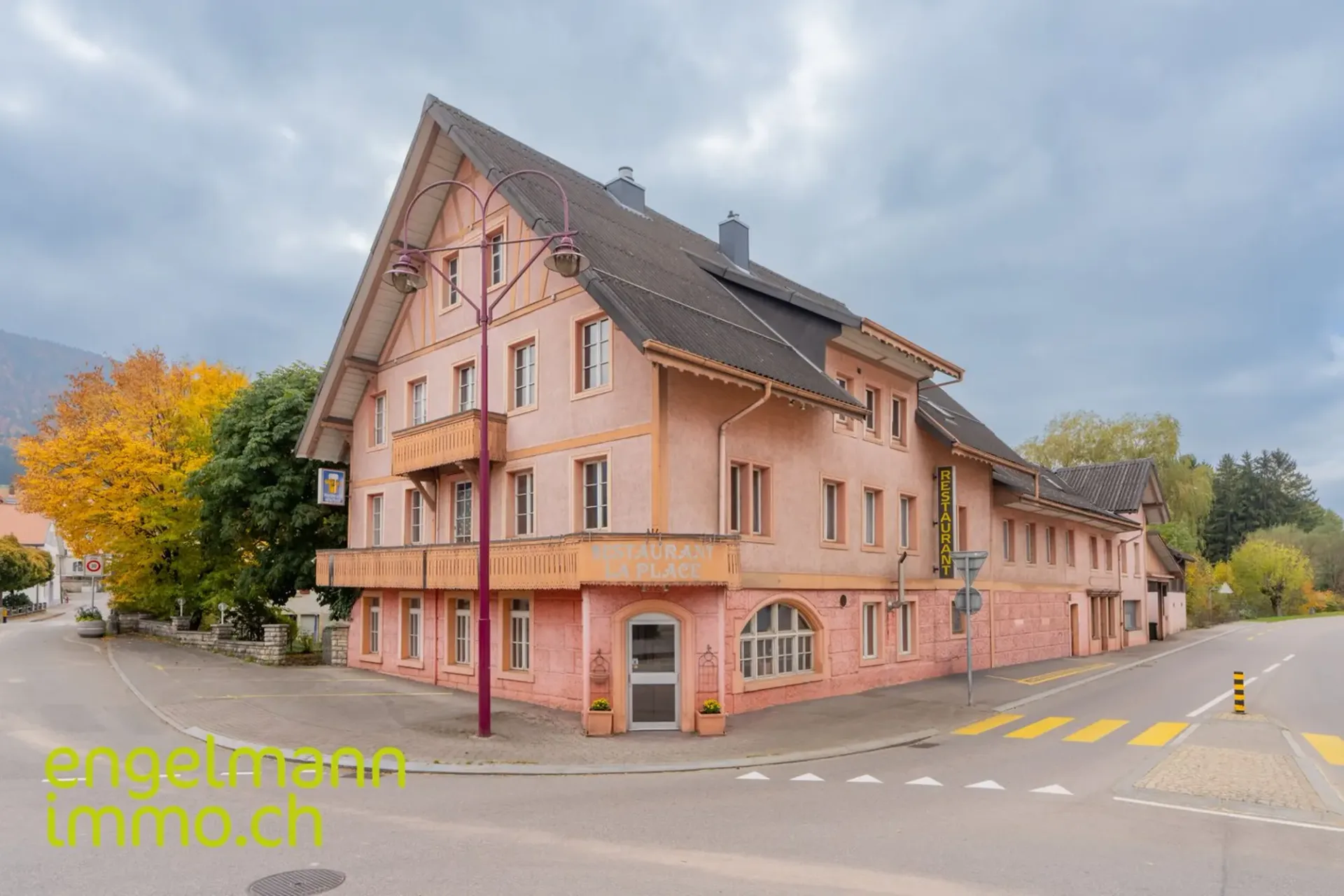 Immeuble locatif avec restaurant / Mehrfamilienhaus mit Restaurant
