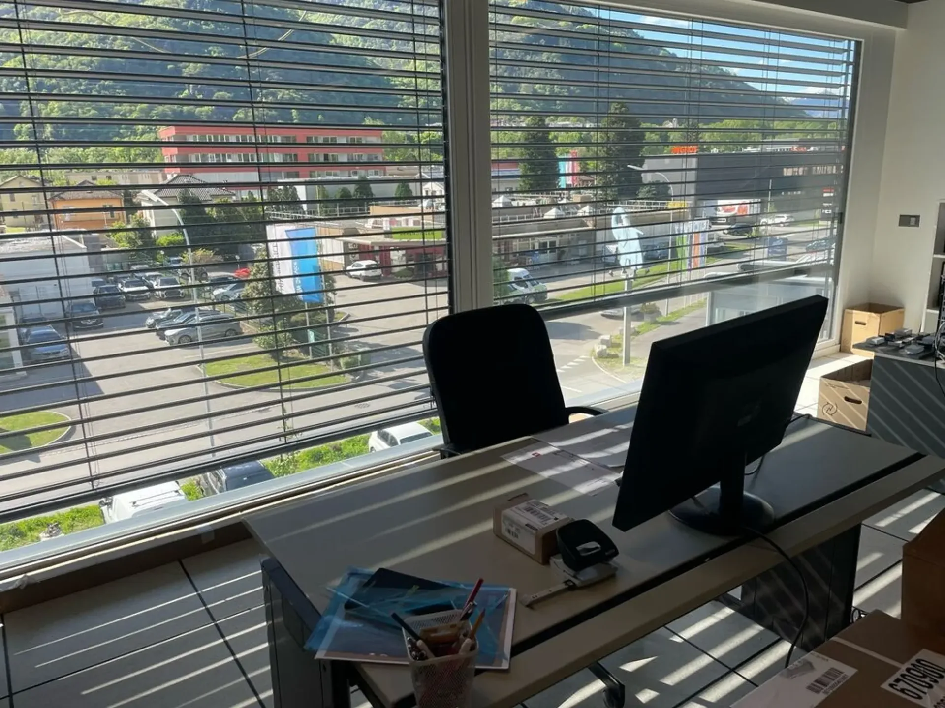 Moderne und helle Büroausstattung in strategischer Lage
