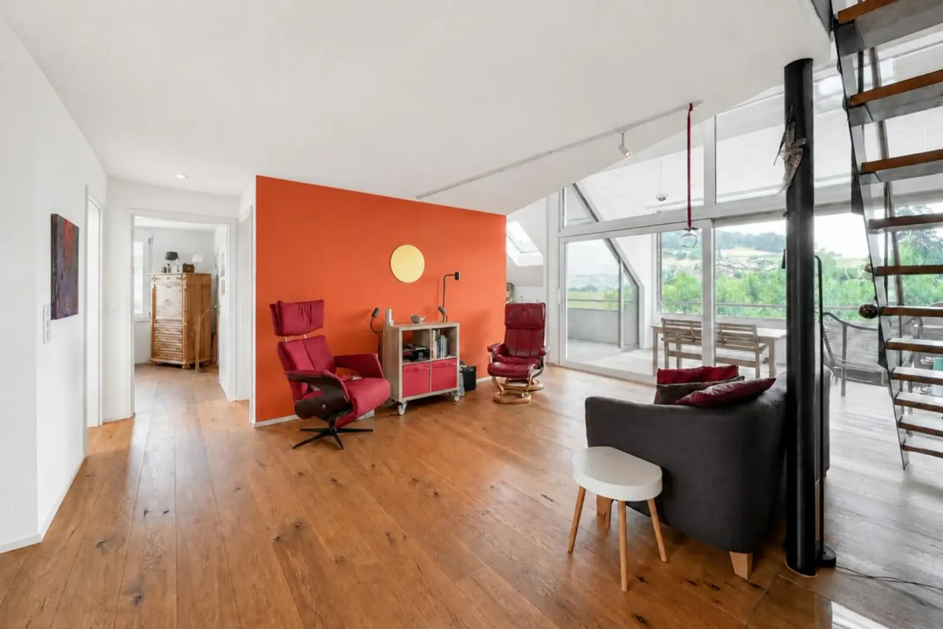 Architektur trifft Licht und Bergblick: Maisonette mit hoher Privatsphäre